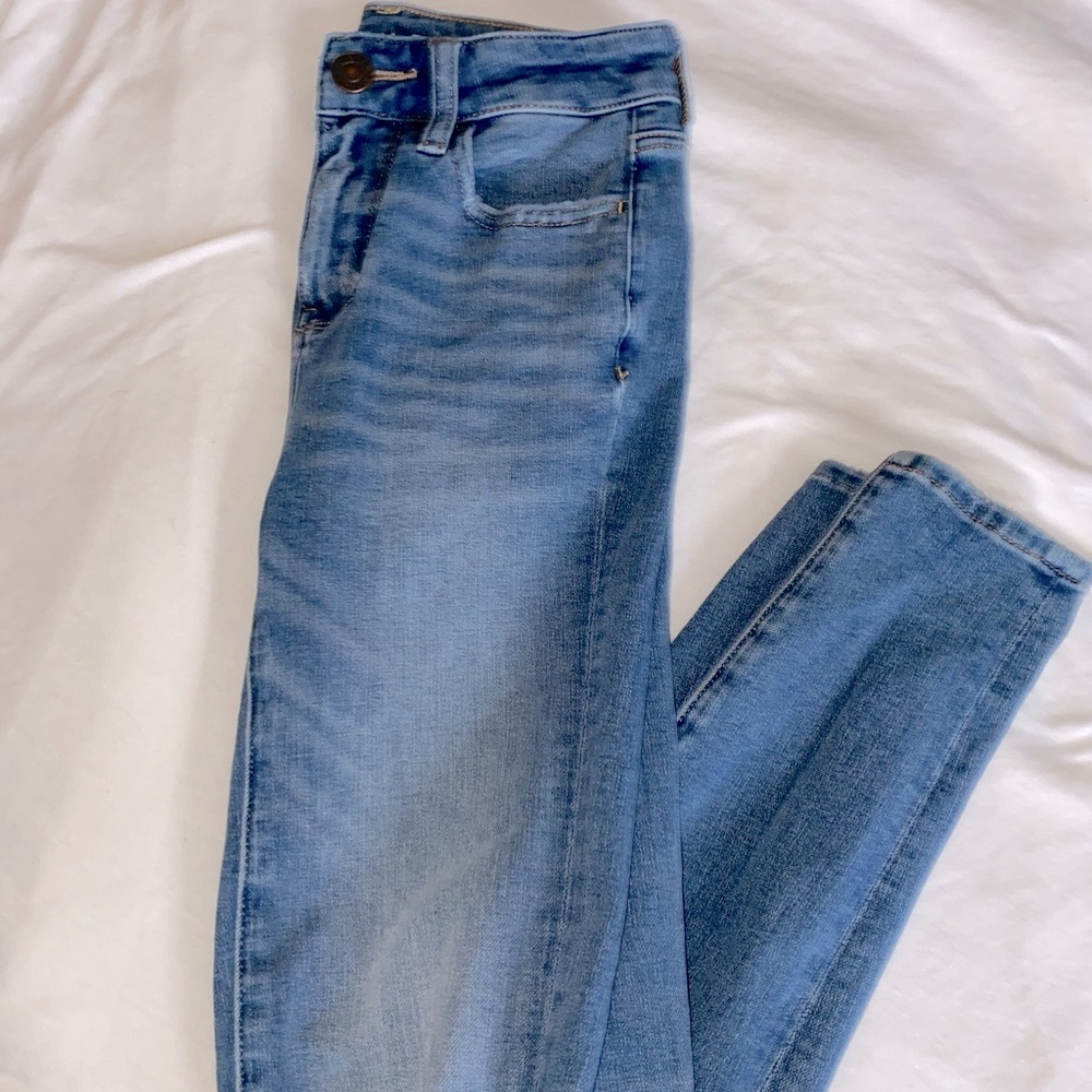 AE RIPPED JEANS